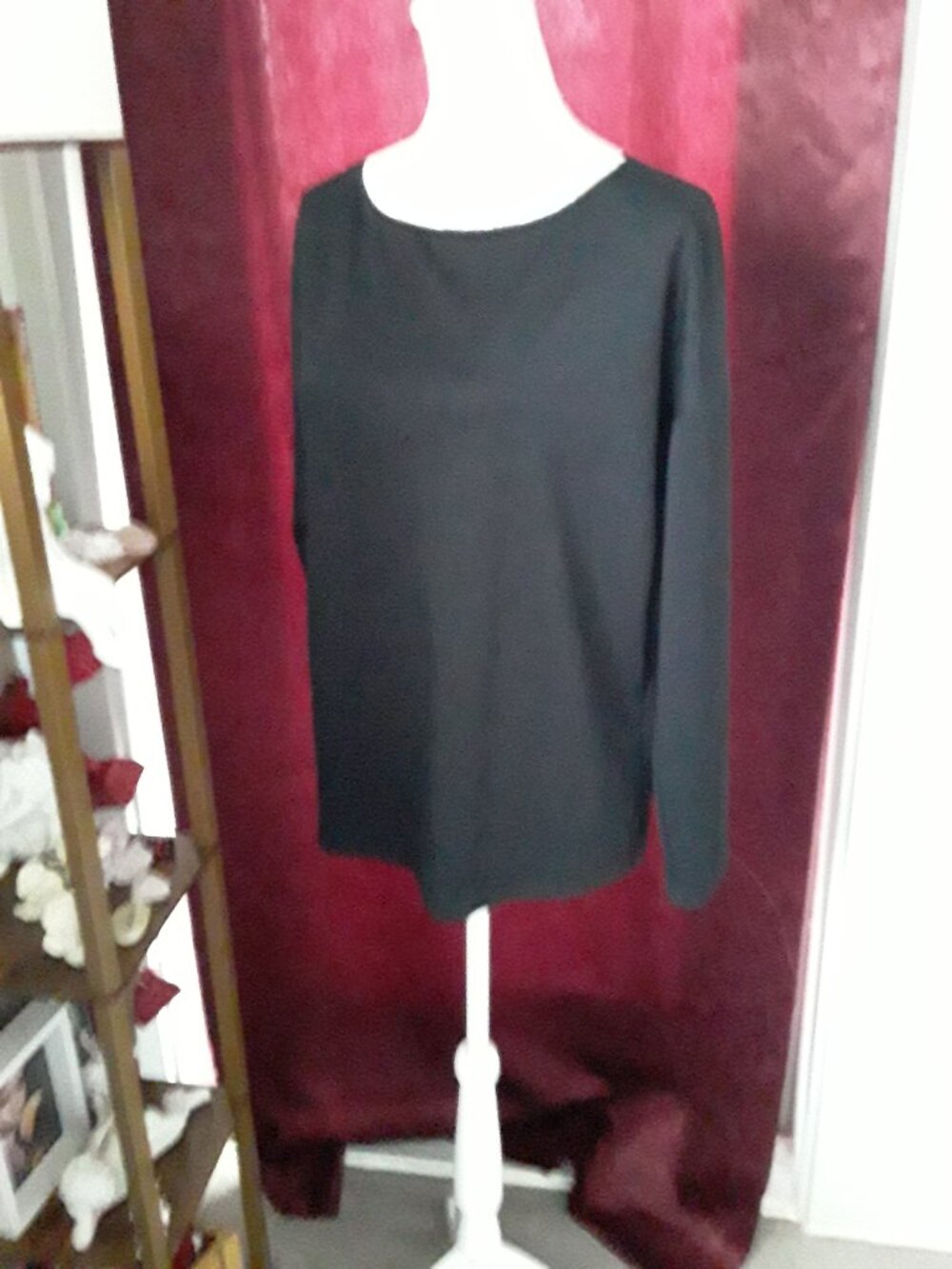 Ofeefan super soft dark black top size M